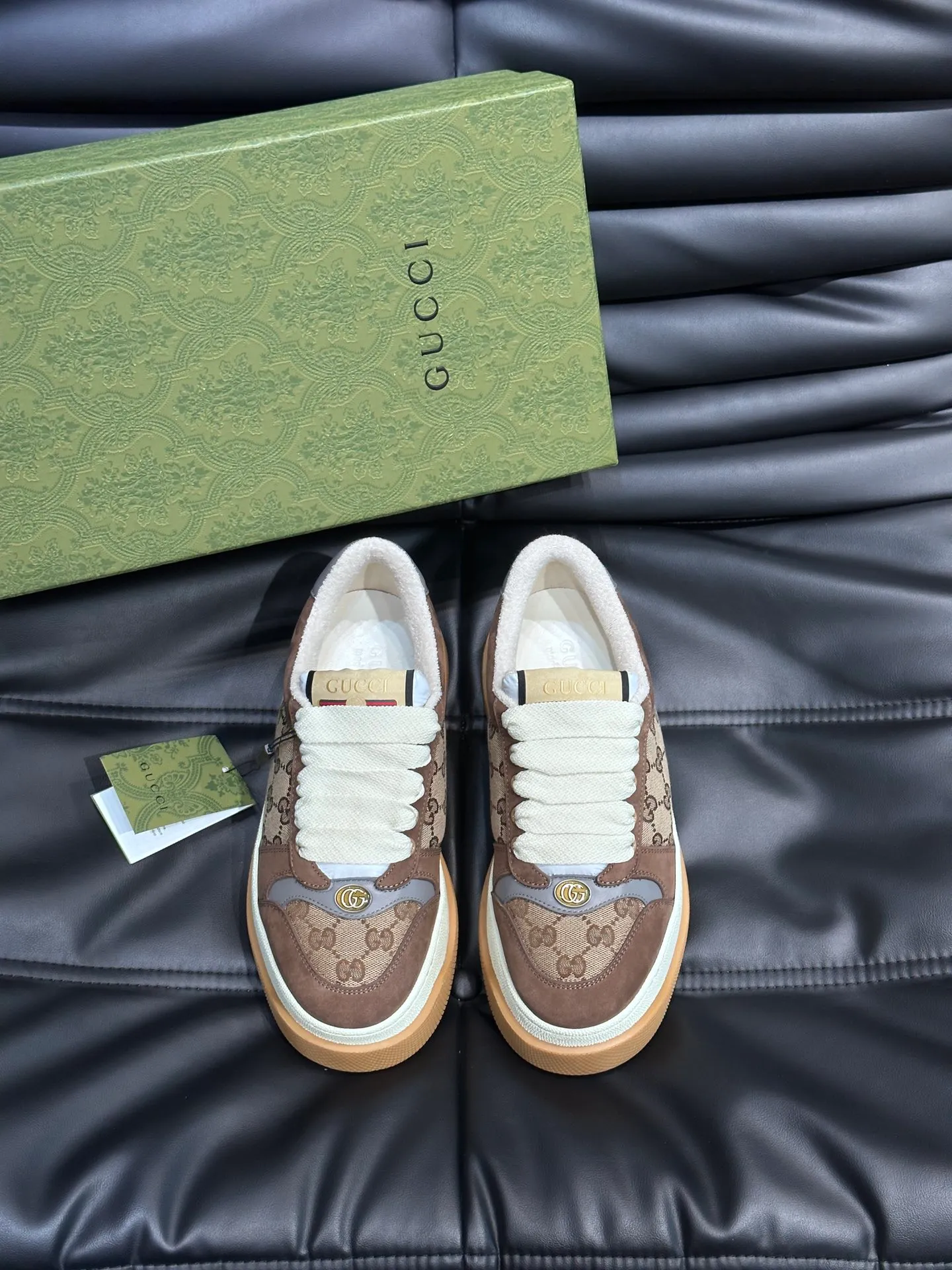Men's men's shoes 💰p480 "GUCC*" Screener series 👫 Couple style GG thick-soled sneakers, the Screener series is inspired by the classic sneakers of the 1970s, cleverly incorporating the retro Gucci logo, two-color waterproof platform soles, and 5CM thick soles to enhance the aura, conveying the new design concept that a single product should be permanently accompanied by the passage of time, creating a retro distressed effect, decorated with metal double G oval enamel details! High-quality, versatile classic items, highly recommended. Size female 35-39, male 38-44